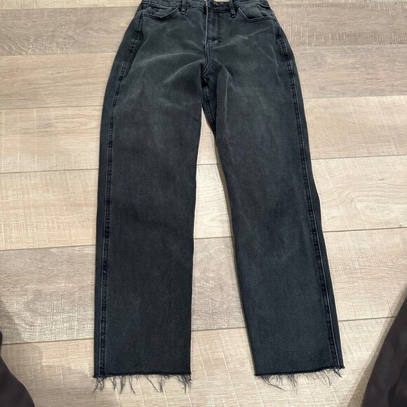 HOLLISTER JUNIOR WOMENS SIZE 3R ULTRA HIGH RISE MOM JEANS BLACK - Picture 1 of 8